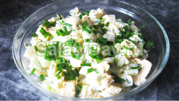 Простой салат с картофелем, яйцом и сливочным сыром