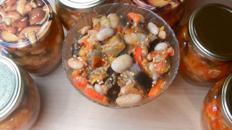 Салат из баклажанов с фасолью на зиму - рецепт пальчика