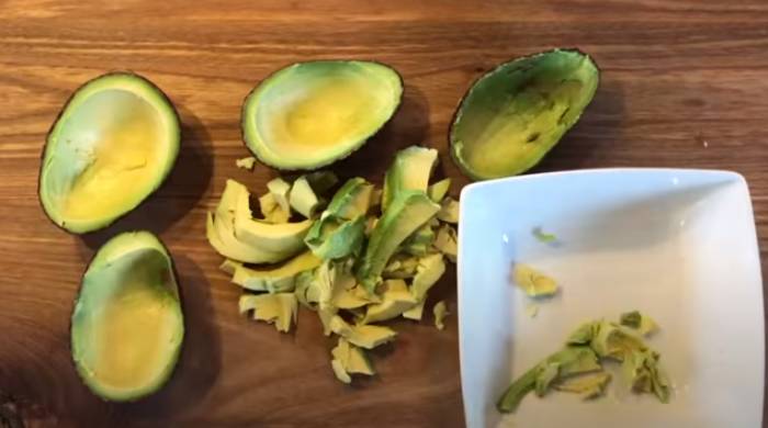 нарезать авокадо