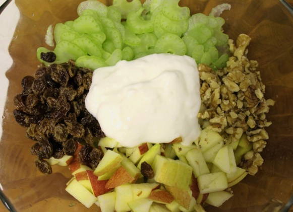 Салат с яблоком и сельдереем. Салаты из сельдерея с яблоками: рецепты, особенности приготовления