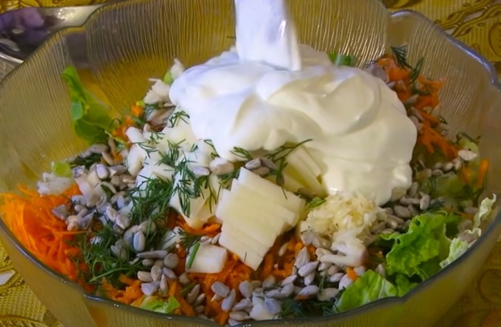 Салат из сельдерея - 8 простых и вкусных рецептов