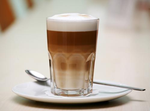Калорийность кофе с сахаром. Кофе растворимый. Калорийность с молоком, сахаром и без, польза и вред, какой лучше