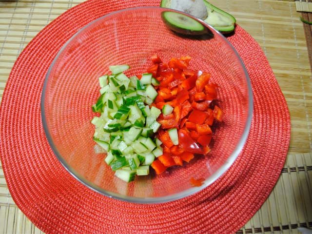 Салат с креветками и авокадо, очень вкусные рецепты приготовления. Рецепты салата с креветками и авокадо — 6 очень вкусных салатов